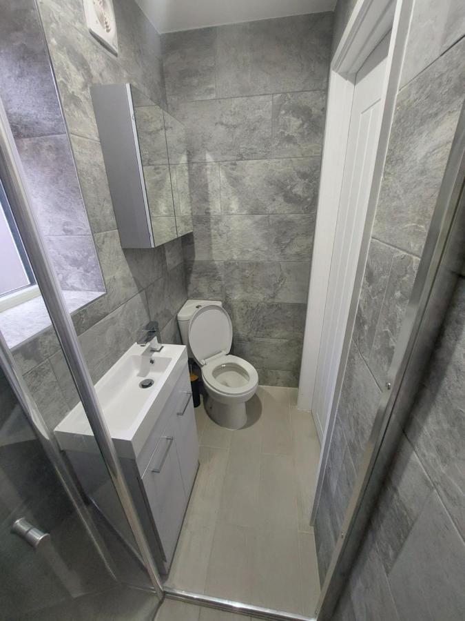 New, Stylish Studio Flat With Private Patio And Free On-Street Parking Check Out At 11Am 伯恩茅斯 外观 照片
